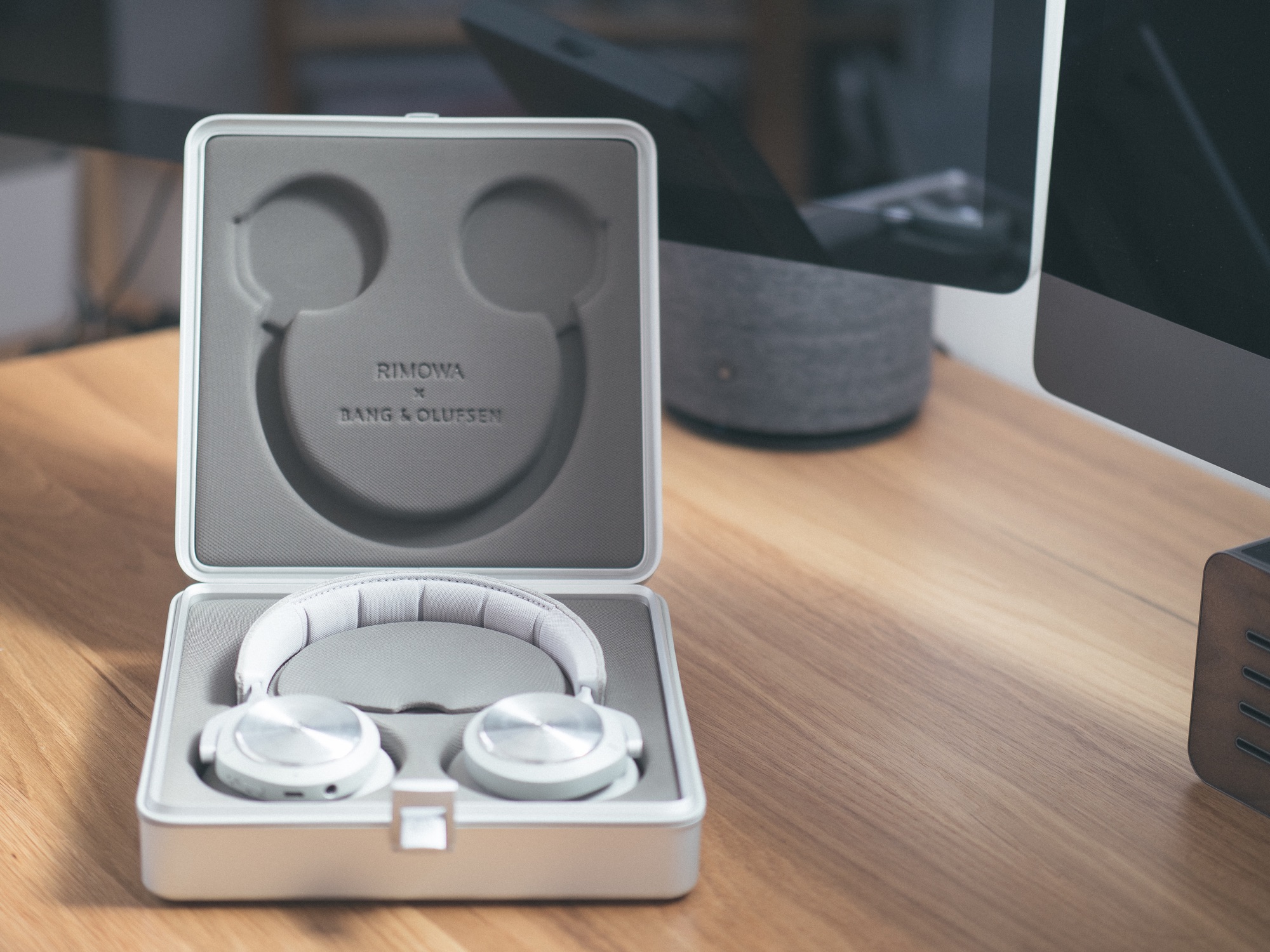 rimowa b&o headphones